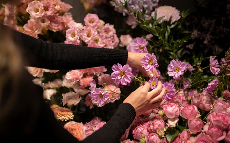 Who Orders Flowers at Midnight? 5 Reasons People Use 24-Hour Florists
